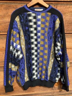 Crewneck Patterned Sweater in Purple, Black & Gold